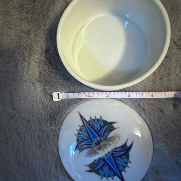 Treasures Of The Pharaohs Elizabeth Arden Trinket Dish Porcelain 4.5" w/ Lid - Picture 9 of 11